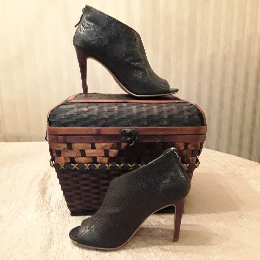 Halogen Riley Ankle Bootie, Size 6M - Picture 2 of 6